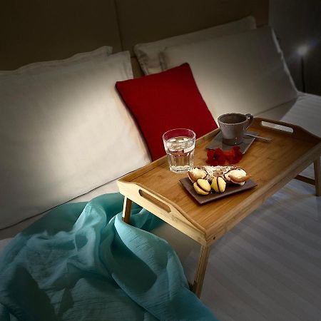 Casa Carolina: King Size Bed Across From Golden Beach Desenzano del Garda Esterno foto