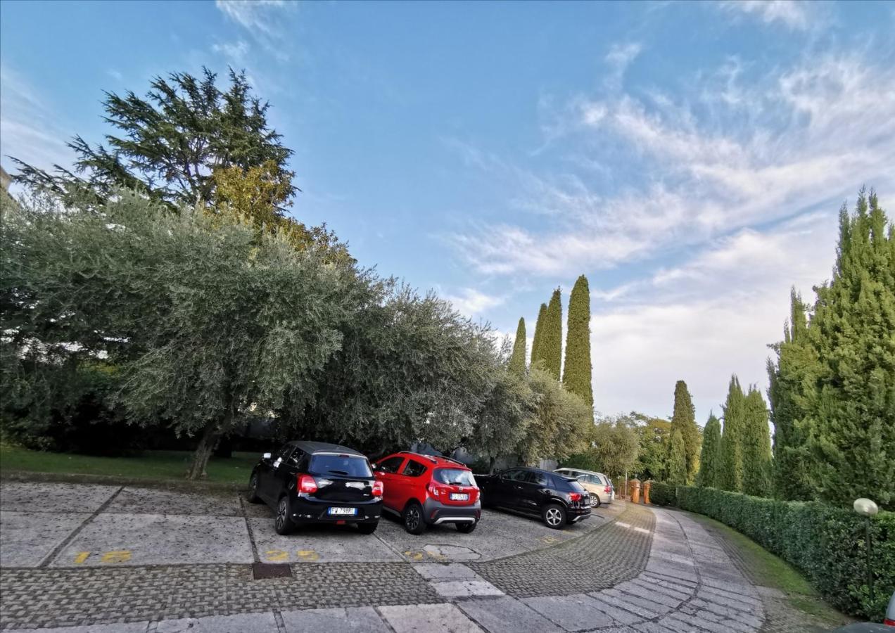 Casa Carolina: King Size Bed Across From Golden Beach Desenzano del Garda Esterno foto