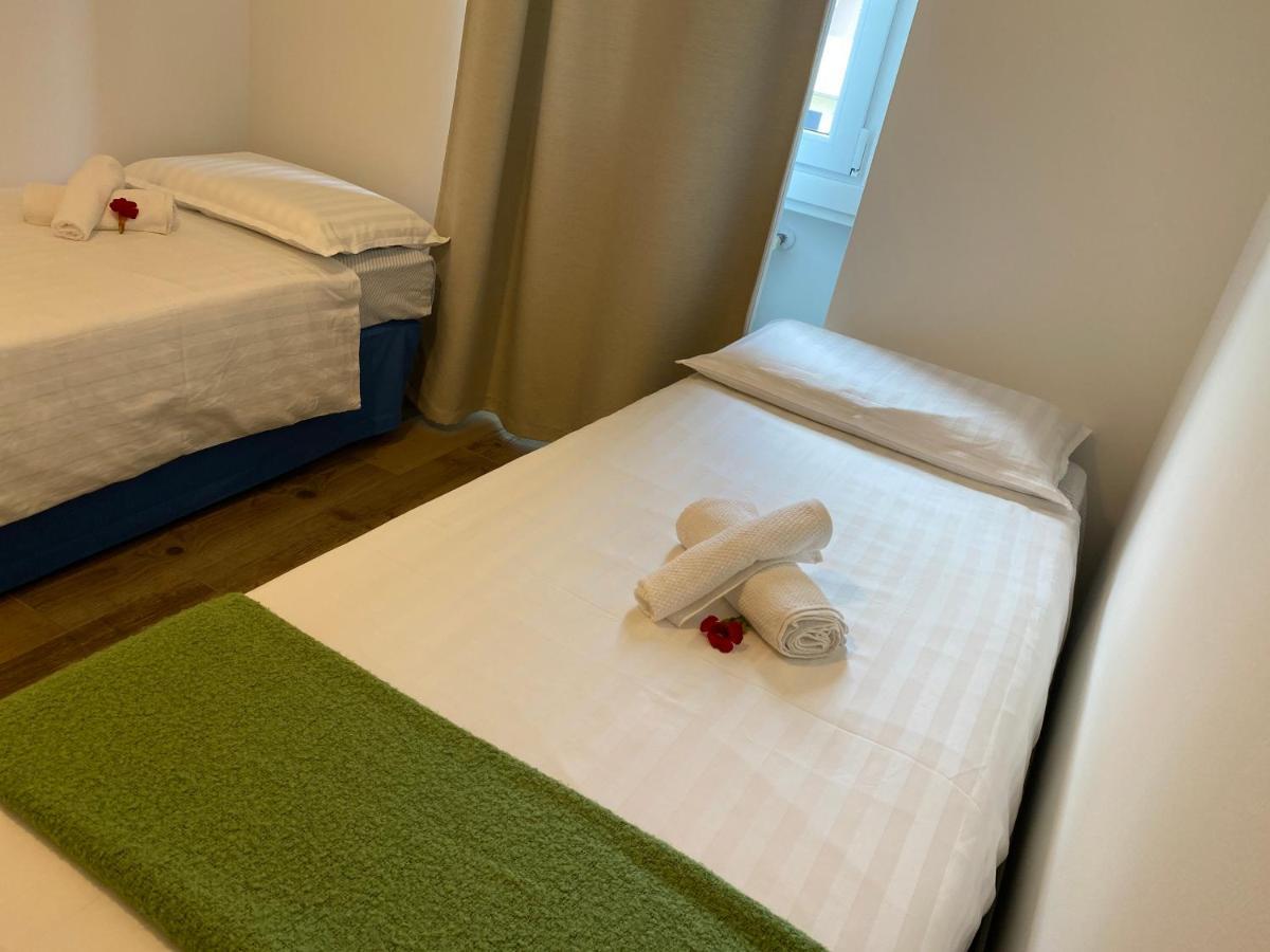 Casa Carolina: King Size Bed Across From Golden Beach Desenzano del Garda Esterno foto