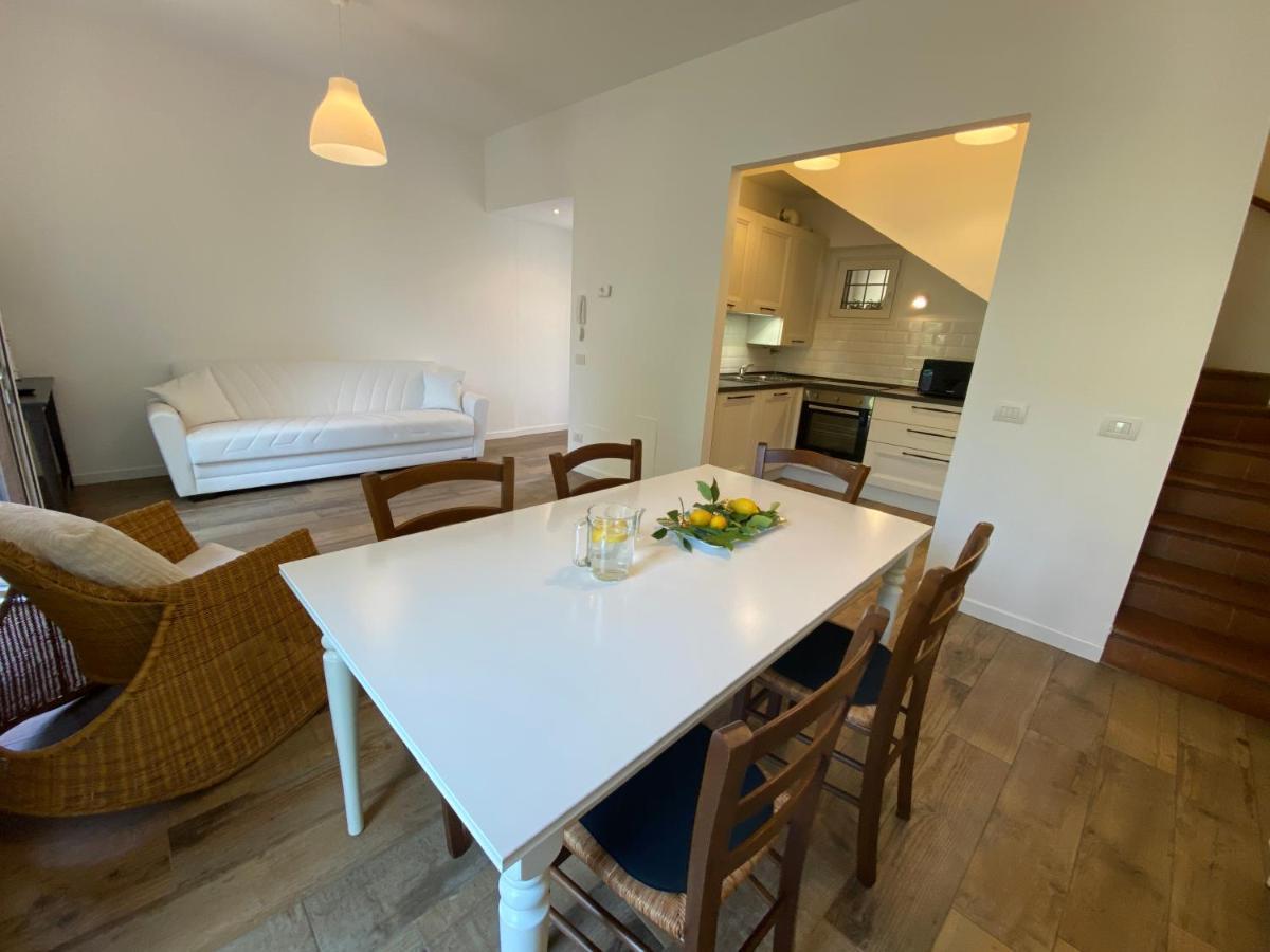 Casa Carolina: King Size Bed Across From Golden Beach Desenzano del Garda Esterno foto